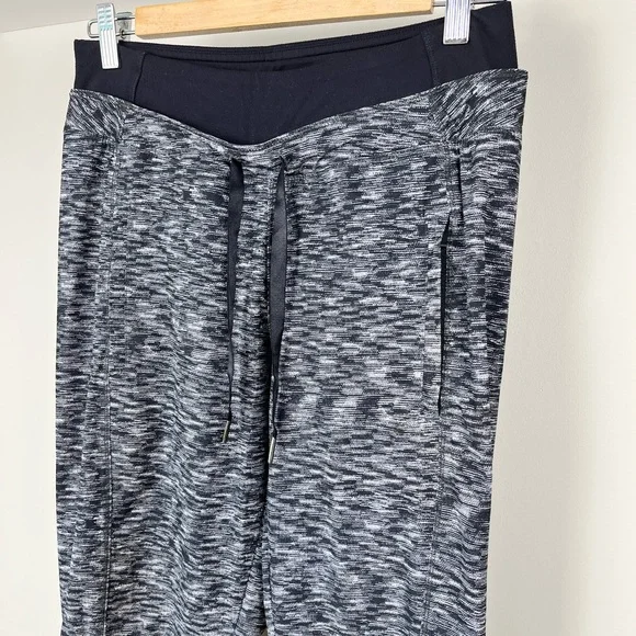 Lululemon Runderful Pants - Picture 4 of 13